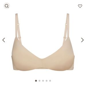 Skims wireless form push-up plunge bra